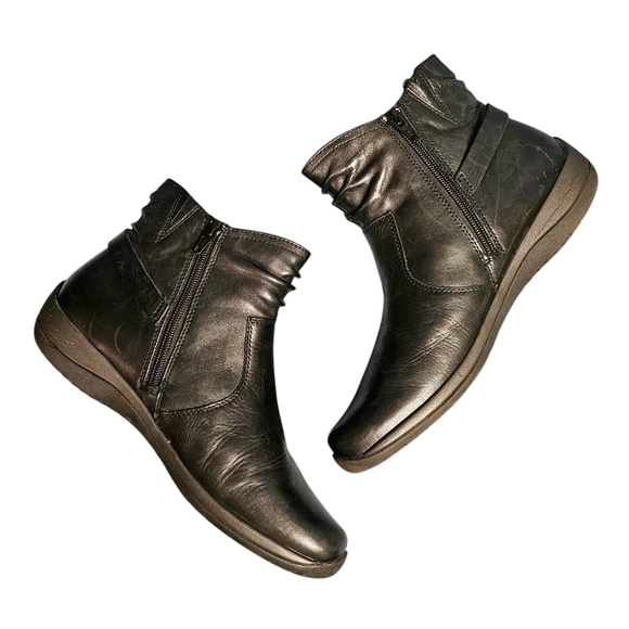 Earth 'Watson' Black Booties - Picture 2 of 9